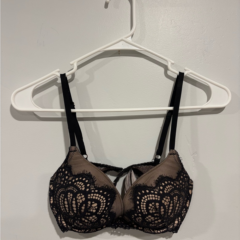 Victoria's Secret Black and Tan Lace Bra